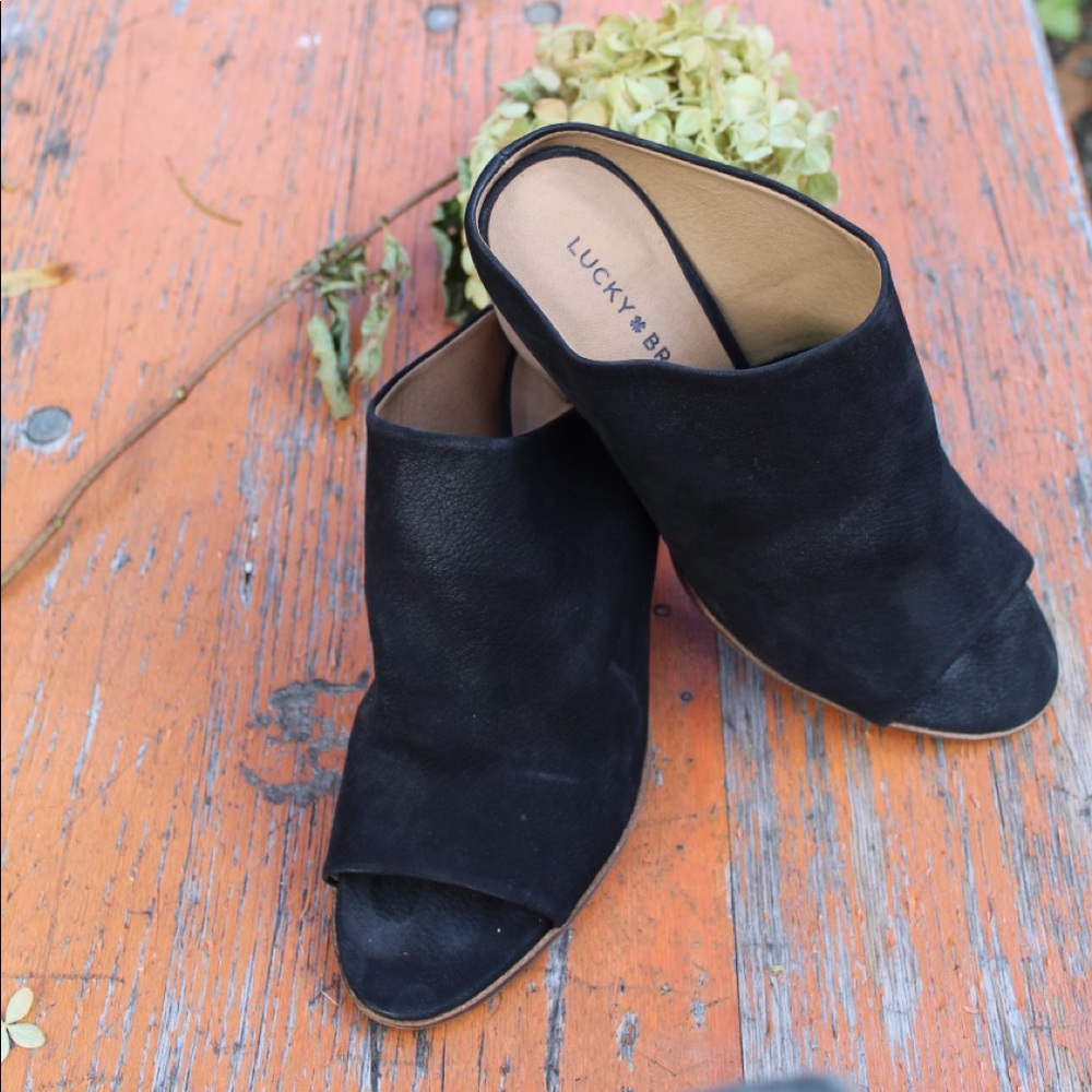 ❗️HOST PICK❗️Lucky Brand Peep Toe Suede Mule